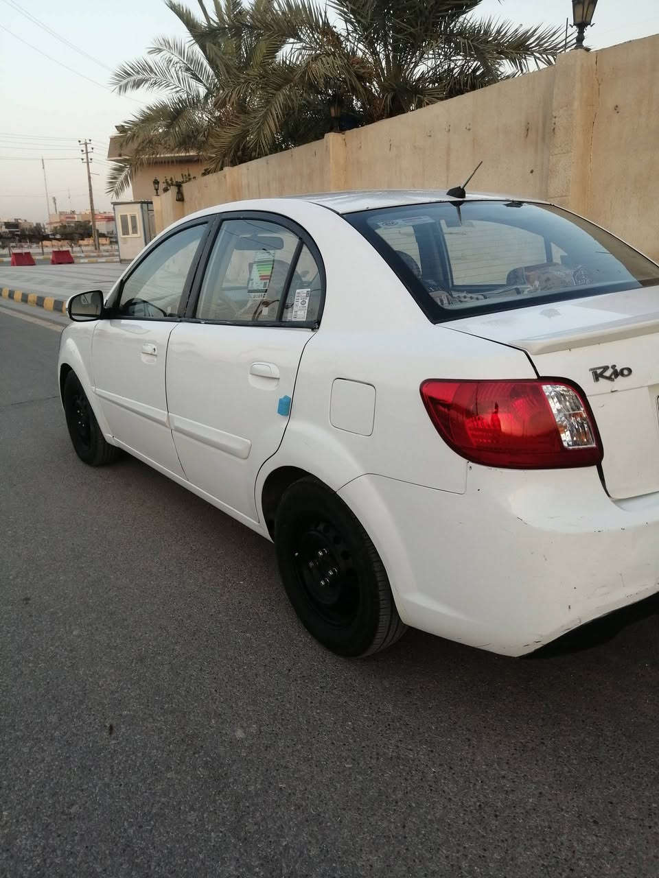 السلام عليكم للبيع كيا ريو خليجي٢٠١١ مكينه ١٦٠٠ مكينه وكير جدد تبريد لايت زنون السياره جاهزه رقم بصره سنويه ٣١ بسمي السعر ٧٠ وبيها مجال *********** مكاني ناصريه حي اريدو
