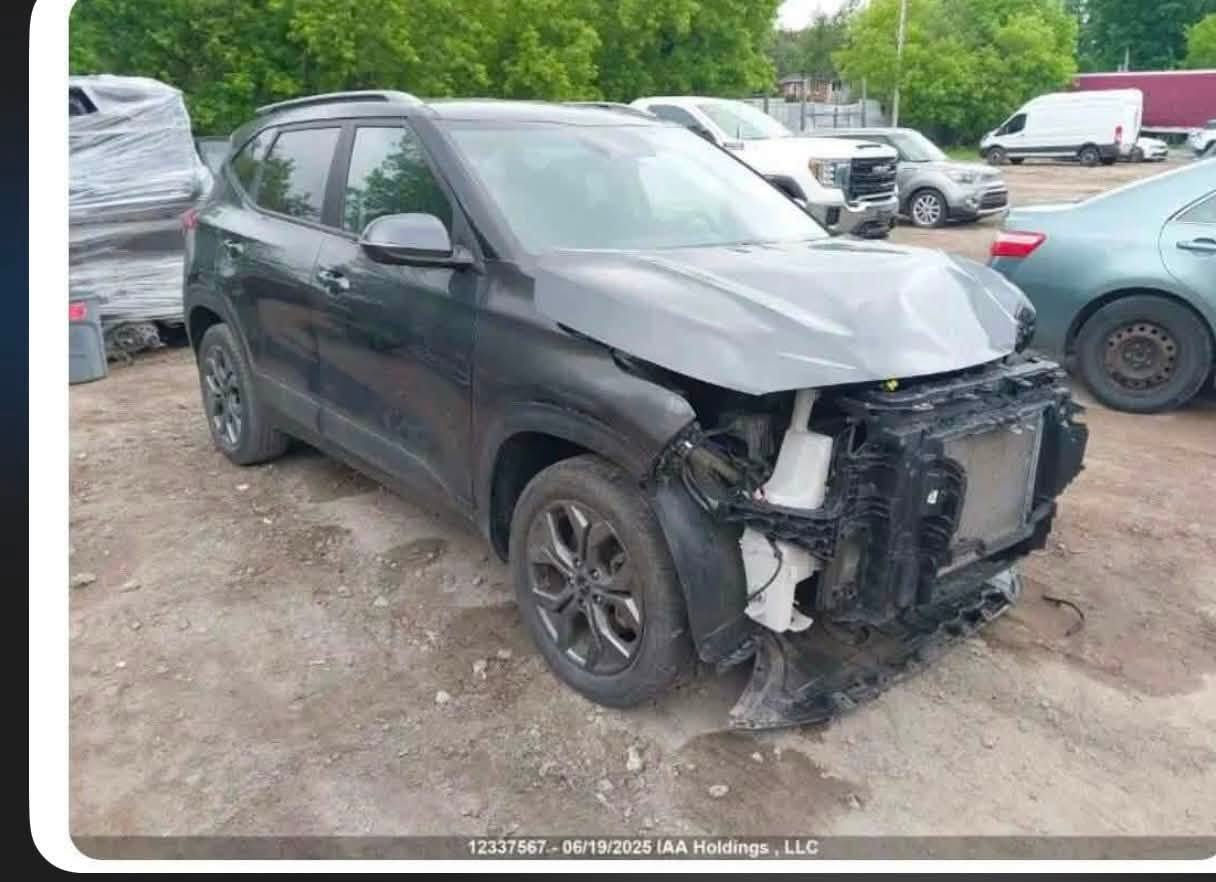 سلتوس.  موديل ٢٤ امريكي
محرك ٢٠٠٠ دوش 
ماشيه ٤١ 
حادثها بسيط جداً وبدون دواخل موضح بالصوره 
بنيد وجاملغ مرشوش رش فقط 

رقم بغداد  بأسمي 
السعر ١٥٩ مجال بسيط 
***********
