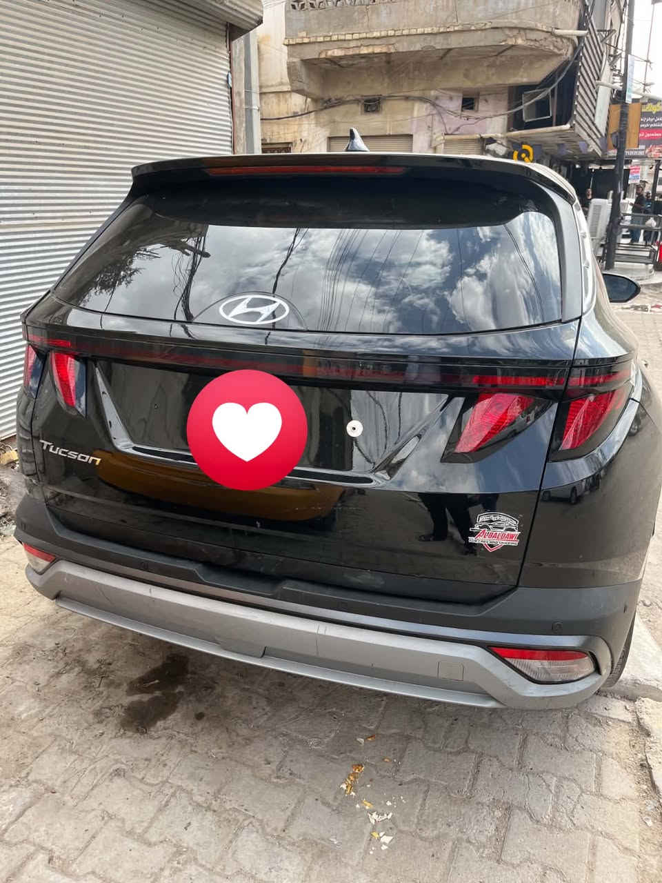 • النوع: Hyundai Tucson
• سنة الصنع: 2025
• الفئة: SE
• نوع الهيكل: SUV / كروس أوفر، 5 أبواب
• المحرك: بنزين 4 سلندر
• سعة المحرك: 2.5 لتر
• القوة: 187 حصان
• العزم: 178 lb-ft تقريباً (حوالي 241 نيوتن.م)
• ناقل الحركة: أوتوماتيك 8 سرعات
• نظام الدفع: أمامي FWD (2WD)
• عدد المقاعد: 5
• مقاس الإطارات: 235/65 R17
• مقاس الجنوط: 17 إنش، 7.0J
• ضغط الإطارات حسب الملصق: 35 PSI أمامي وخلفي
• الوزن الإجمالي المسموح GVWR: 4,717 رطل ≈ 2,140 كغم•
• لون المصنع (Paint Code): TCM
• تاريخ التصنيع الظاهر: 01/2025
• بلد التصنيع: المكسيك
• رقم الـVIN: 3KMJA3DE4SE020770
•وارد أمريكي دخول جديد قبل ايام
•الوحات (بغداد)
• شاشا متصلة 
•سياره اخت زيرو ماشيه قليل
•ضرر خلفي جنطه + خشم جاملغ اليمين امامي فقط لا غير شرط سونار ( مصلحه وكامله)
•صور الضرر في امريكا مرفقة في المنشور

عنوان بغداد الحرية 
التواصل *********** واتساب 
المعرفه السعر ارسل رقم (1)
