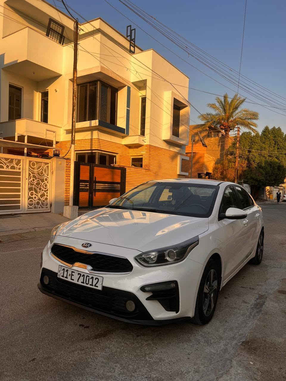 السلام عليكم 
كيا سيراتو 2019 خليجي مكفولة من الضربة والصبغ
مواصفاتها 
مكينة 1600 دوش تحكمات كاميرا خلفية
خمسة ويل كب تبريد قطعتين داخل لونين
جاهزة من جميع النواحي 
ماشية 91 الف 
رقم بغداد الدولي بأسمي 
مكاني بغداد / الكرخ
السعر 142
رقم الهاتف ***********

