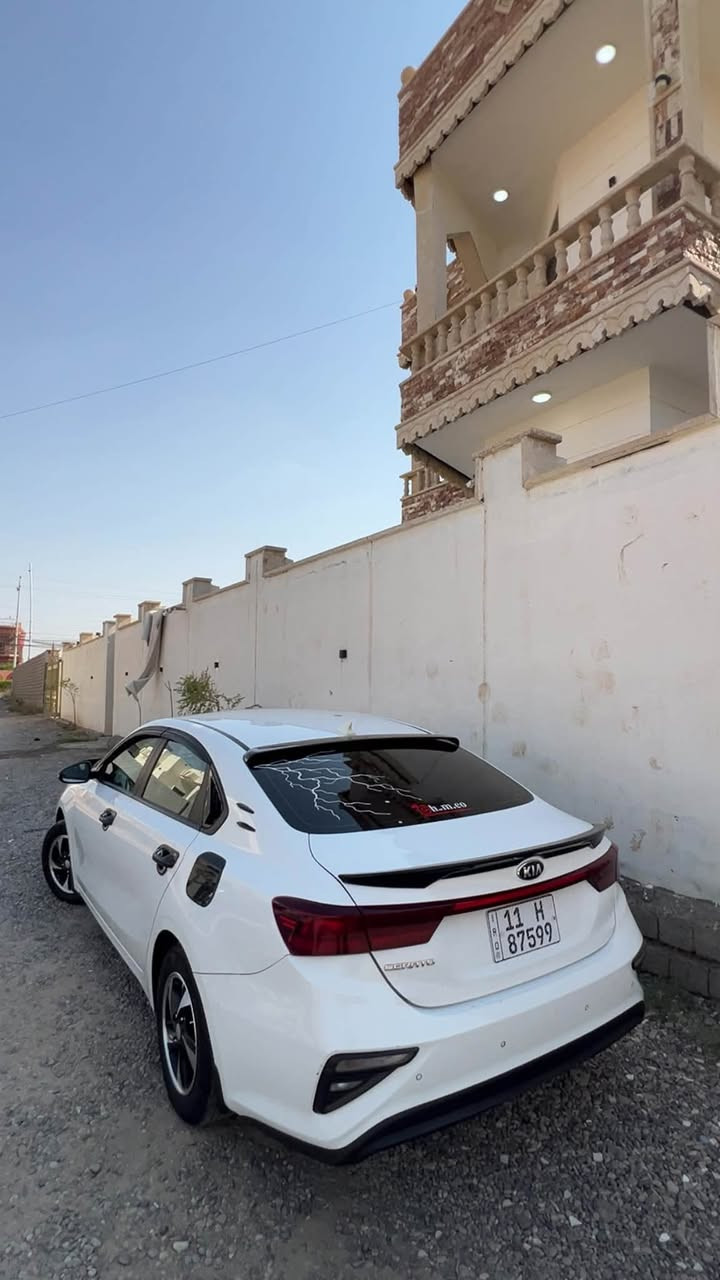 السلام عليكم 
للبيع…
كيا سيراتو موديل 2020 خليجي كلين بدون ضرر كفالة عامة 
محرك 1600
كير AT المرغوب
ويل كب حجم 15 قبل شهر شديتة  
رقم بغداد بأسمي تحويل ثاني يوم سنوية للـ 2031 
كير محرك صدر تواير كلها شرط سيارة جاهزة ما عايزها برغي 
تتفئة نار تبريد ثلج
السعر 140 وبيها مجال
مكان السيارة الشرقاط بعاجة 
للأستفسار / ***********
