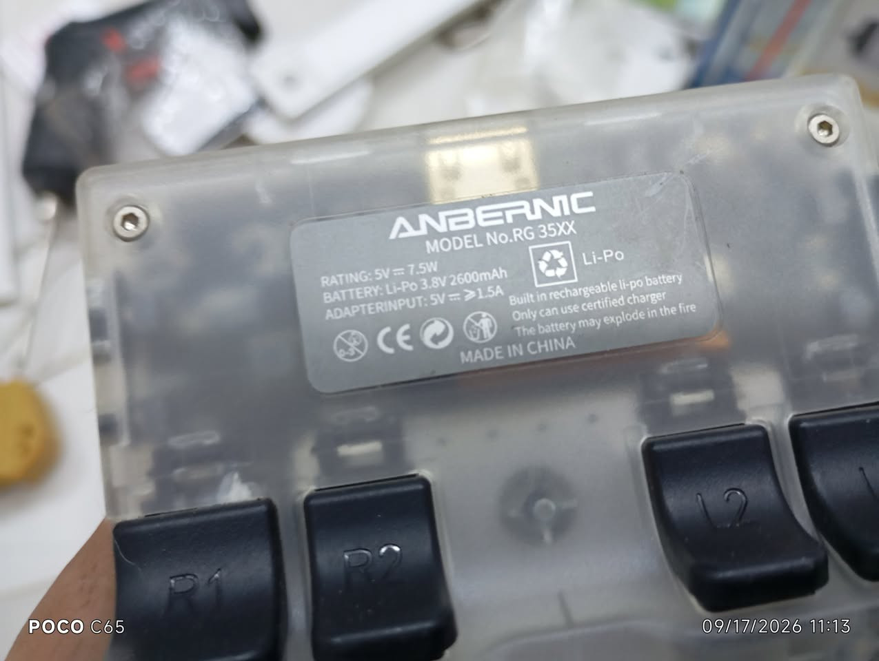 بسعر البلاش
فرصة مميزة! جهاز ألعاب ANBERNIC RG 35XX للبيع 🎮

​الموديل: ANBERNIC RG 35XX (شفاف)

​الحالة: مستعمل، بحالة جيدة جداً، مع بعض علامات الاستخدام البسيطة (كما هو موضح بالصور ).
الجهاز بحاجة الى تبديل بطارية يعني ابيع فحم

​المواصفات: 

​شاشة ملونة واضحة.

​أزرار تحكم كاملة (D-pad، أزرار حركة، أزرار كتف L1/L2/R1/R2).

​بطارية ليثيوم بوليمر (Li-Po) قابلة لإعادة الشحن بسعة 2600mAh (3.8V).

​منافذ متعددة: منفذ شحن Type-C، منفذ سماعات 3.5mm، ومنفذ Mini HDMI للتوصيل بالتلفزيون.

​فتحات لبطاقات الذاكرة (MicroSD).

​السعر: 9,000 دينار عراقي فقط!

​للتواصل والاستفسار: يرجى المراسلة على الواتساب على الرقم: ***********

​لا تفوت فرصة استعادة ذكريات الألعاب الكلاسيكية

نص مكتوب في الصور:
- POCO C65 09/17/2026 11:13