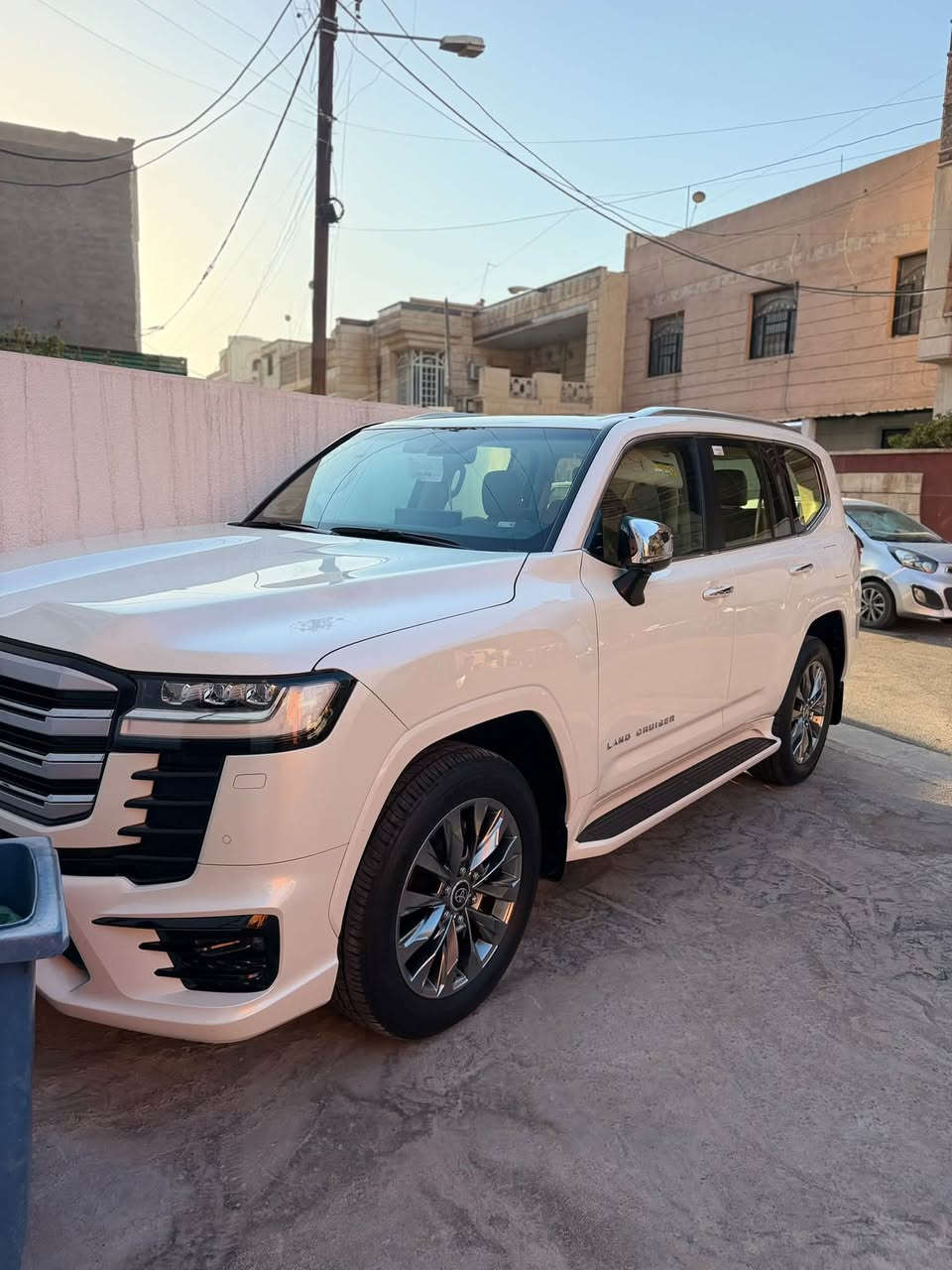 لاندكروز VX • ٢٠٢٤ • ماشيه ٣٠٠٠٠