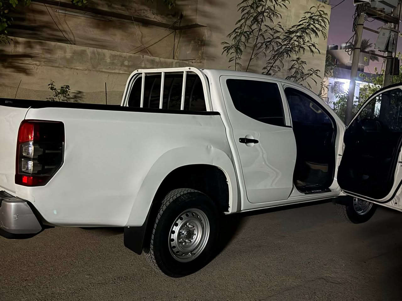 سلام عليكم ميتسوبيشي L200 ياباني موديل 2020 دبل قماره سيارة نضيفه لوك على وضع شركة أربع اكسل رقم و سنوية جديد 
تبريد ثلج ❄️ 
صدر جديد ادامه كامله سياره مكفوله كفاله
 ما بيها اي نقص بيع او مراوسه حسب القناعه سعر 178 و بيها مجال بسيط للطيبين
سيارة باسمي تحويل ثاني يوم

*********** متواجد عل واتساب
