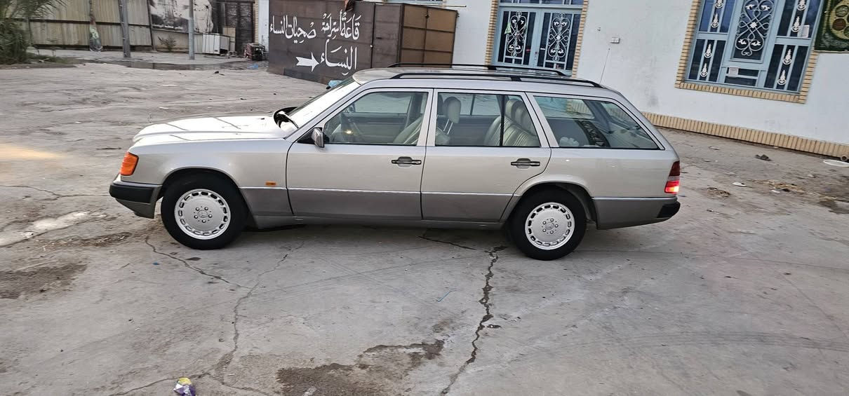 سلام عليكم مارسيدس دب ستيشن موديل 1988 رقم انبار انكليزي بسمي سنويه لغاية 2031 مصبوغه عام للجماليه مكفوله من ضربه ولخياس  غرفه جلد جديده مكينه وكير جدد حداديه جديده تخم تاير كهربائيات كله شغاله تبريد شغال ثلج سنتر لوك ريمونت اريل كهرباء سياره جاهزه كل نقص مابيه السعر 75 مكان السياره كربلاء للاتصال ***********
