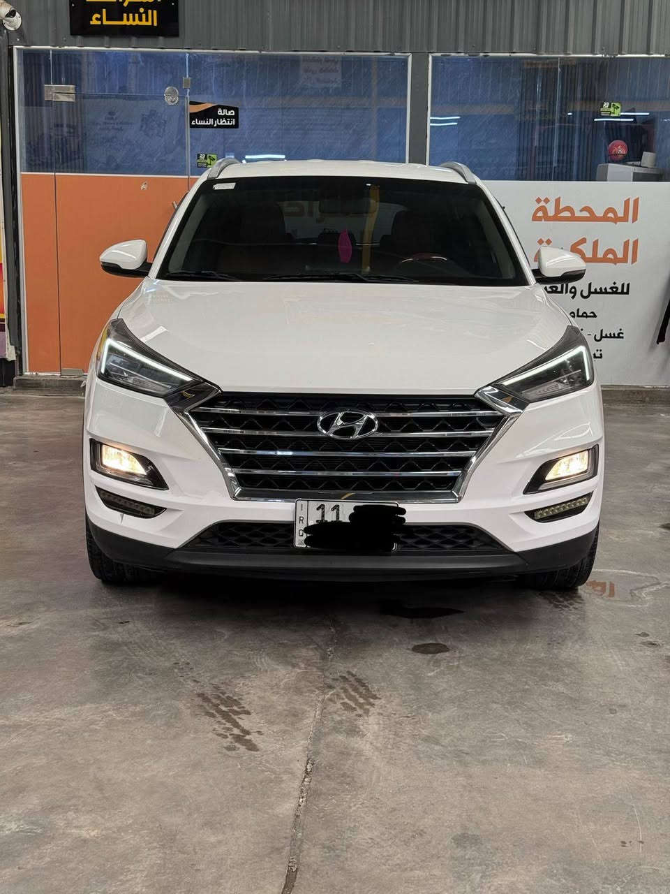 سلام عليكم للبيع توسان خليجي موديل 2020 شركة الكاصد رقم بغداد الجديد دولي بأسمي هزه وسنويه جديده مكفوله من صبغ والتبديل وفتح وكير و محرك وضع شركه. 
حساس إمامي 
حساس خلفي 
بصمة تشغيل 
بصمة أبواب 
محرك 2000 دوش 
كشنات الأماميه كهرباء 
كشنات جلد بقلاوه اصلي 
تبريد قطعتين وتبريد چكمچه 
سايد بريك بالقدم 
شاشه اصليه
دواخل صاج 
كأمره خلفيه دواره 
انفكيش خرائط GPS 
أشاره ترحيب 
مرّي شفط 
مود درايف 
شاحن واير ليس 
ثلاثة أنظمة قيادة 
مثبت سرعه 
ترحيب ذاتي
لد امامي نهاري 
تحكم استيرن جهتين 
خمس ويل كب كروم
اوباقي مواصفات الكاصد معروفة 
. تخم تاير جديد 
ما شيه (61) الف حقيقي 
اسبير الشركه ما نازل 
السعر (198) ورقه $$
اللاستفسار على الرقم *********** 
مكان سياره بابل حله 
الملاحظة أنا مكلف بالنشر فقط.
