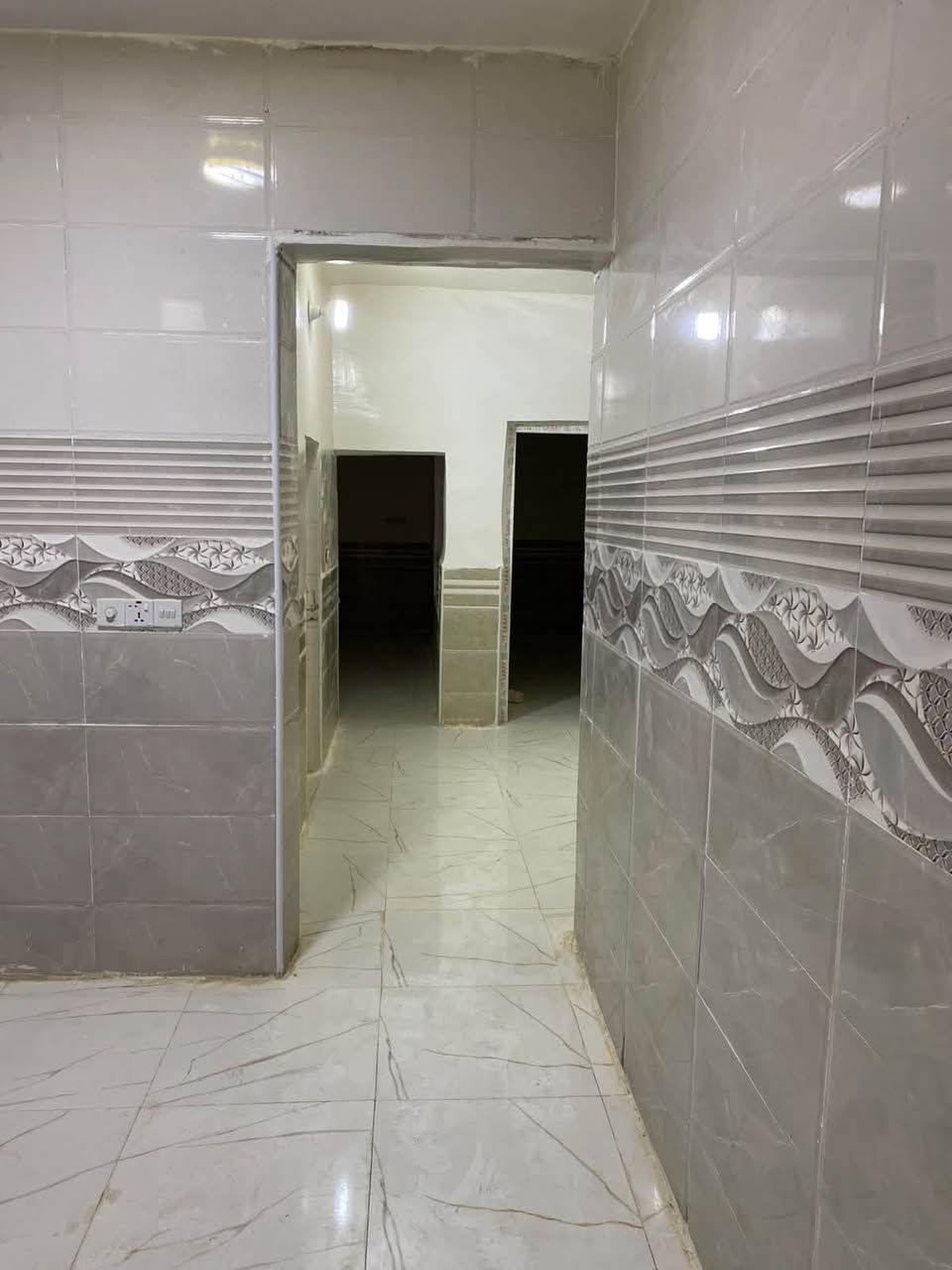 🏠 عرض خاص — نقد أو أقساط
 نوع العقار: بيت طابو زراعي (سند 25)
 المساحة: 100 متر مربع
 الأبعاد: الواجهة 7 متر × النزال 15 متر
 نوع البناء: بناء حديث طابوق
 العنوان: حي الجامعة - شارع الحولي - مقابل بيت المرمر
📌 تفاصيل الدار:
 غرفة نوم واحدة
 صالة
 مطبخ
 استقبال
 الدار جاهز للسكن فوراً
💰 الأسعار وطريقة الدفع:
 سعر النقد: 50
 سعر الأقساط: 55 (المقدمة: 25)
📞 للاستفسار والحجز:
يرجى الاتصال على الأرقام التالية (متوفر اتصال ومراسلة):
 ⁠***********⁠
 ⁠***********
