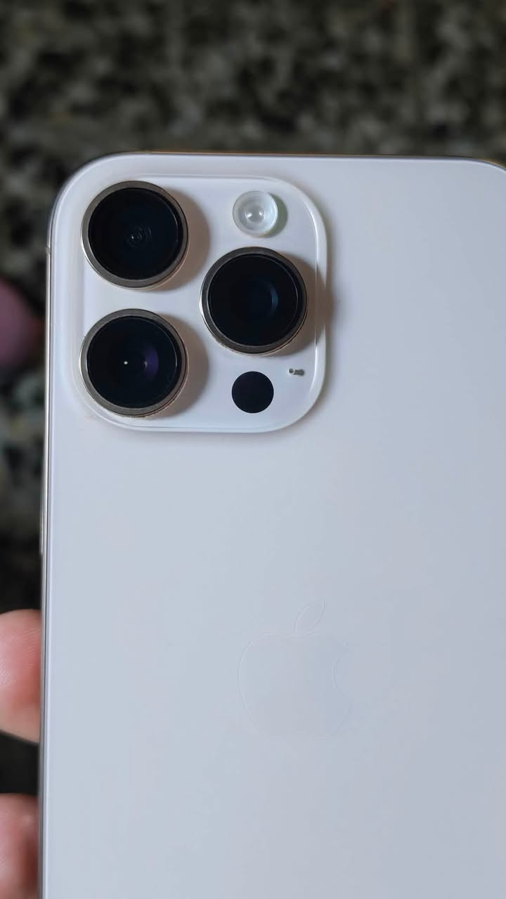 السلام عليكم من رخصه الادمن
📱 للبيع iPhone 16 Pro Max

🔹 النسخة: شرق أوسط
🔹 الماستر: A/AE
🔋 صحة البطارية: 90%
🔄 عدد دورات الشحن: 500 دورة
✨ نظافة الجهاز: 100% — نظيف كلش وما بيه أي شي
 الأغراض: كاملة وياه، الكارتونه والملحقات كلها موجودة

الجهاز استخدام شخصي ومحافظ عليه، ونضافته كلش حلوة.

📍 المكان: بغداد — حي الكوفة
📞 للاستفسار: ***********

💰 السعر: اتواصل وياي خاص
