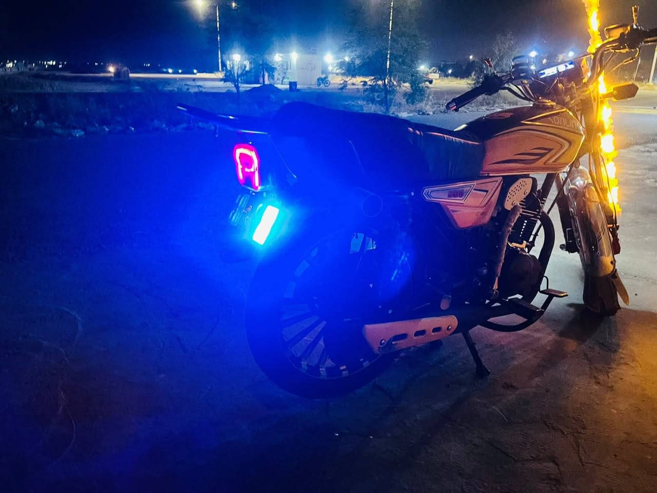 السلام عليكم 
سيفان 25 بعده زيرو للبيع شاشه شغاله موطور شلعه معدل ماشي قليل المحرك ممفتوح لون ذهبي السعر المطلوب 750 وبي مجال قليل مكاني: صلاح الدين قضاء الدور
الرقم:***********
موجود ماسنجر

