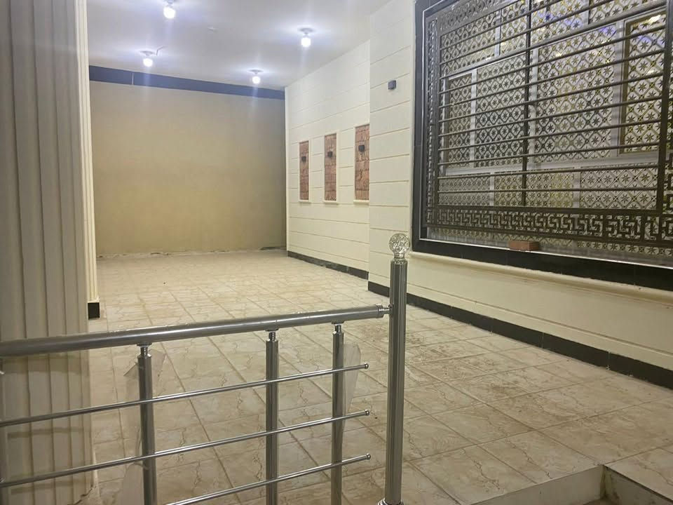 🏡 دار للبيع – الصياحيه.
💵 السعر 250 وقابل للتفاوض 

📐 المساحة: 500 متر
🏠 طابقين
✨ الدار بناء حديث ودرجة أولى،

الطابق الأرضي:
• صالة
• استقبال
• 2 غرفة نوم
• مطبخ (حار + بارد ) 
• مجمع صحيات
• مكان مخصص للشواء 
• كراج
• حديقة

الطابق الثاني:
• غرفة نوم

📞 للاستفسار والتواصل:
 ***********
