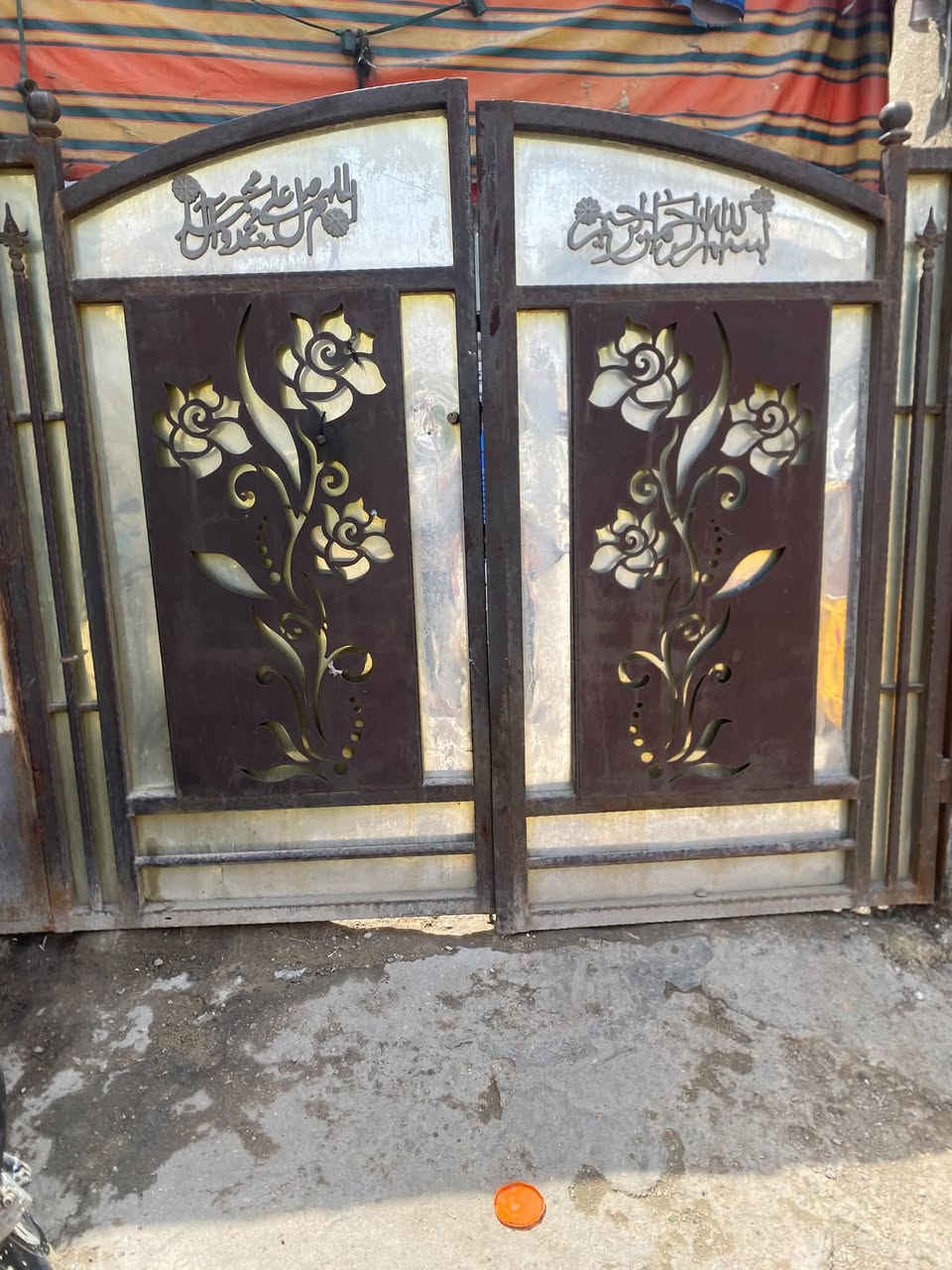باب • عرض ٣ • طول ٢ وربع