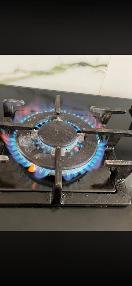السلام عليكم طباخ و فرن ماركة المتين ثنينهن شغالات و نار 🔥 زركة للاستفسار ‭***********‬
الأسعار الفرن 85
الطباخ 35

