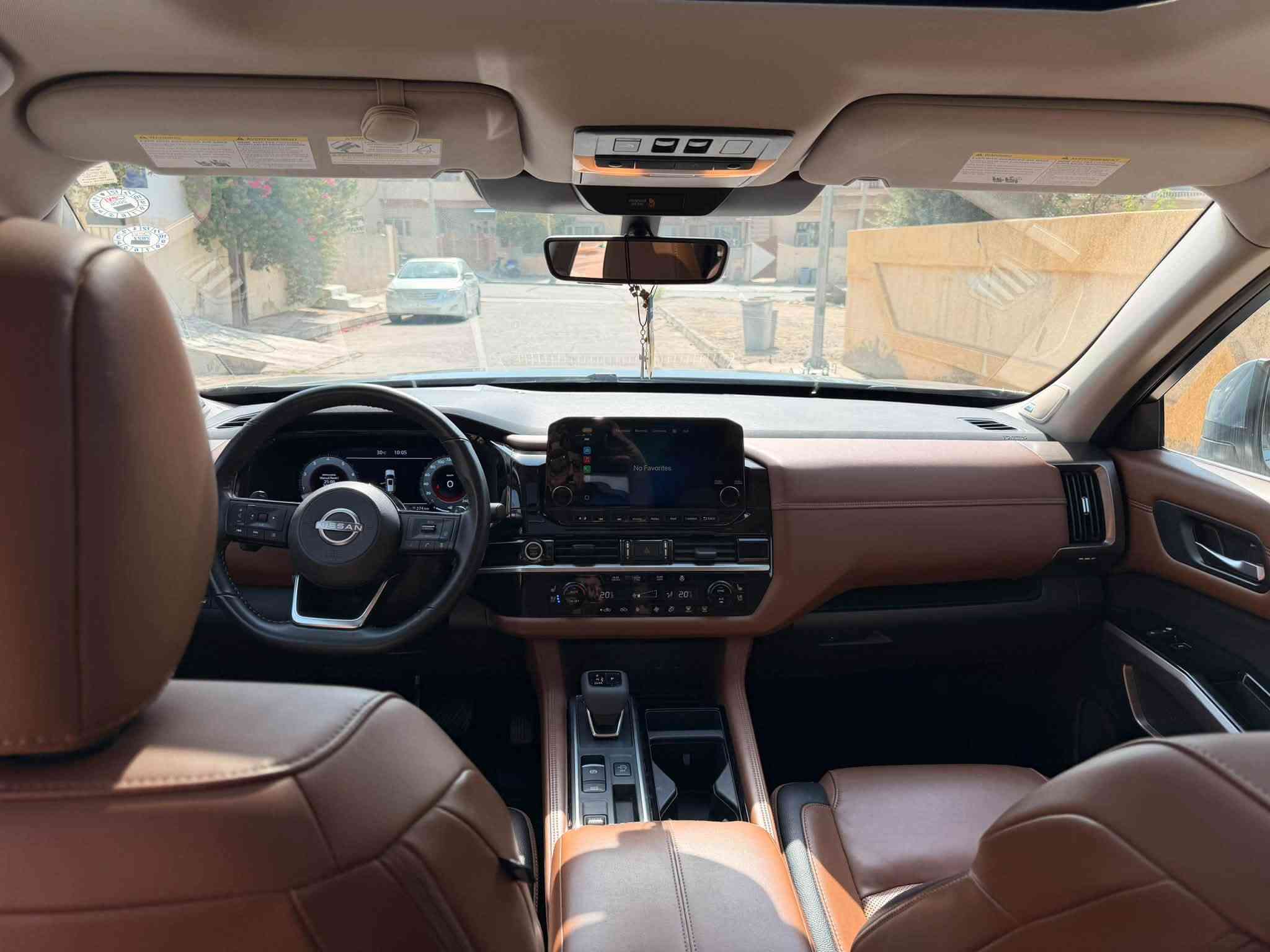 السلام عليكم
Nissan pathfinder platinum 2024

اللون : سمنتي 

الحادث : قطعة واحدة بونيد مبدل نفس اللون من الشركة فقط بدون ارباك ، بدون صبغ ، بدون 

عدد الاميال : 21000 kilometers

المكان : اربيل / الموصل

المحرك : cylinders 6  3.5 L

المواصفات : 

* قوة 284 حصان / عزم دوران 259 رطل-قدم

* ناقل حركة أوتوماتيكي 9 سرعات

* نظام المساعدة على صعود المرتفعات

* عجلات ألمنيوم رياضية قياس 20 بوصة بتشطيب آلي

* إطارات لجميع المواسم بمقاس P255/50R20

* فتحة سقف بانورامية

* باب خلفي كهربائي يعمل بدون استخدام اليدين مع مستشعر للحركة

* مرايا خارجية قابلة للطي كهربائياً

* مرايا خارجية قابلة للإمالة إلى الأسفل عند الرجوع للخلف

* تطعيمات جانبية خارجية من الكروم

* ماسحات زجاج أمامي مستشعرة للمطر

* مصابيح أمامية LED مع مصابيح نهارية LED

* مصابيح أمامية ذكية تعمل تلقائياً

* مقاعد أمامية مدفأة ومهوّاة

* مقاعد الصف الثاني الخارجية مدفأة

* عمود توجيه قابل للتعديل كهربائياً في الارتفاع والعمق

* ذاكرة لوضعية:

    * مقعد السائق

    * عجلة القيادة

    * المرايا الخارجية

* إضاءة داخلية محيطية

* لوحة عدادات رقمية بالكامل قياس 12.3 بوصة

* شاشة عرض المعلومات على الزجاج الأمامي (Head-Up Display)

* شاشة NissanConnect تعمل باللمس قياس 9 بوصات

* نظام ملاحة مدمج مع خدمة المعلومات المرورية المميزة

* Apple CarPlay لاسلكي

* Android Auto

* شاحن لاسلكي للهاتف

* نظام صوتي فاخر من Bose

* نظام صوتي مكوّن من 13 مكبراً، بما في ذلك مكبرا صوت مزدوجا المحرك

* 4 منافذ USB-A + منفذا USB-C

* نقطة اتصال Wi-Fi

* نظام ProPILOT Assist مع Navi-link

* نظام تثبيت السرعة الذكي

* نظام التحذير الذكي من الاصطدام الأمامي

* نظام الكبح التلقائي في حالات الطوارئ مع اكتشاف المشاة

* نظام التدخل الذكي للمحافظة على المسار

* نظام التدخل الذكي في النقطة العمياء

* نظام التحذير من النقطة العمياء

* نظام التنبيه من حركة المرور الخلفية

* شاشة الرؤية الشاملة الذكية (كاميرا 360 درجة)

* حساسات ركن أمامية وخلفية

* نظام الكبح التلقائي عند الرجوع للخلف

* نظام التعرف على إشارات المرور

* نظام المساعدة على الضوء العالي

* نظام التنبيه الذكي للسائق

* نظام تثبيت المكابح تلقائياً عند التوقف (Automatic Brake Hold)

* نظام التحكم في تمايل المقطورة

* مصابيح ضباب
رقم الشاصي : 5N1DR3DG0RC254783
رقم التواصل : *********** 

السعر : 345$ وبيها مجال للجادين
