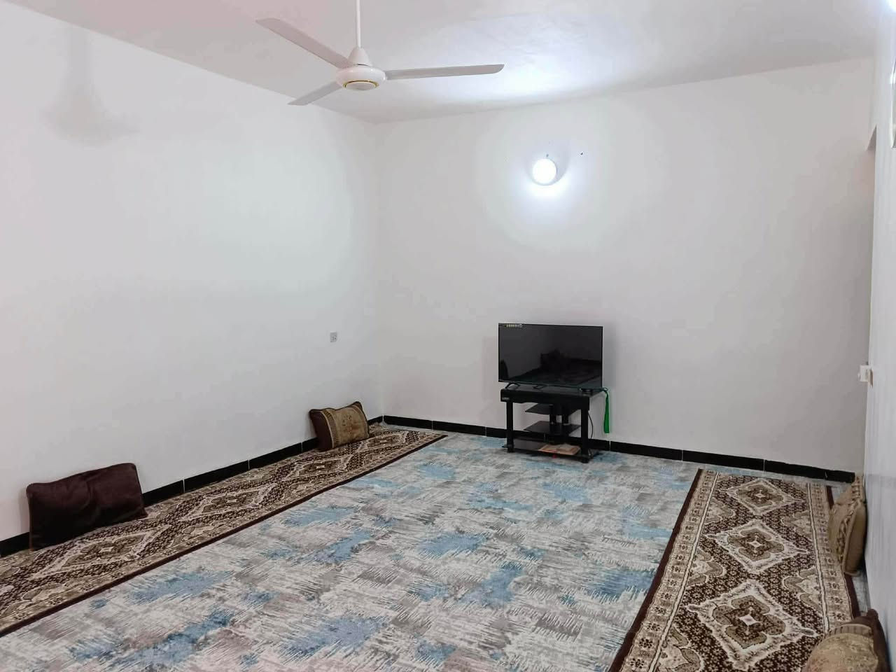 🏠 بيت للبيع – موقع مميز جداً

📍 العنوان: خلف الحكمة {خلف أسواق أبو كاوه}

🔹 مساحة البيت: 220 متر زراعي
🔹 البيت صب مركزي
🔹 واجهة مفتوحة ومباشرة على الشارع الرئيسي
🔹 الشارع سايدين
🔹 يبعد عن شارع الـ50 حوالي 50 متر
🔹 منطقة هادئة وموقع مميز، والبيت مقابل الشارع مباشرة
🔹 أمام البيت جبل وماكو بيوت مقابله

🛑 محتويات البيت:
• غرفة
• صالة
• كليدور
• مجمع حمامات خارجي

📑 المعاملة والطابو:
• قرار 320
• المعاملة موجودة داخل البلدية
• مشمول بالتطويب
• إمكانية تحويل المعاملة باسم المشتري داخل البلدية، شغلة رسمية وأصولية.

السعر 53 و بي مجال 
📞 للاستفسار والتواصل:
***********
