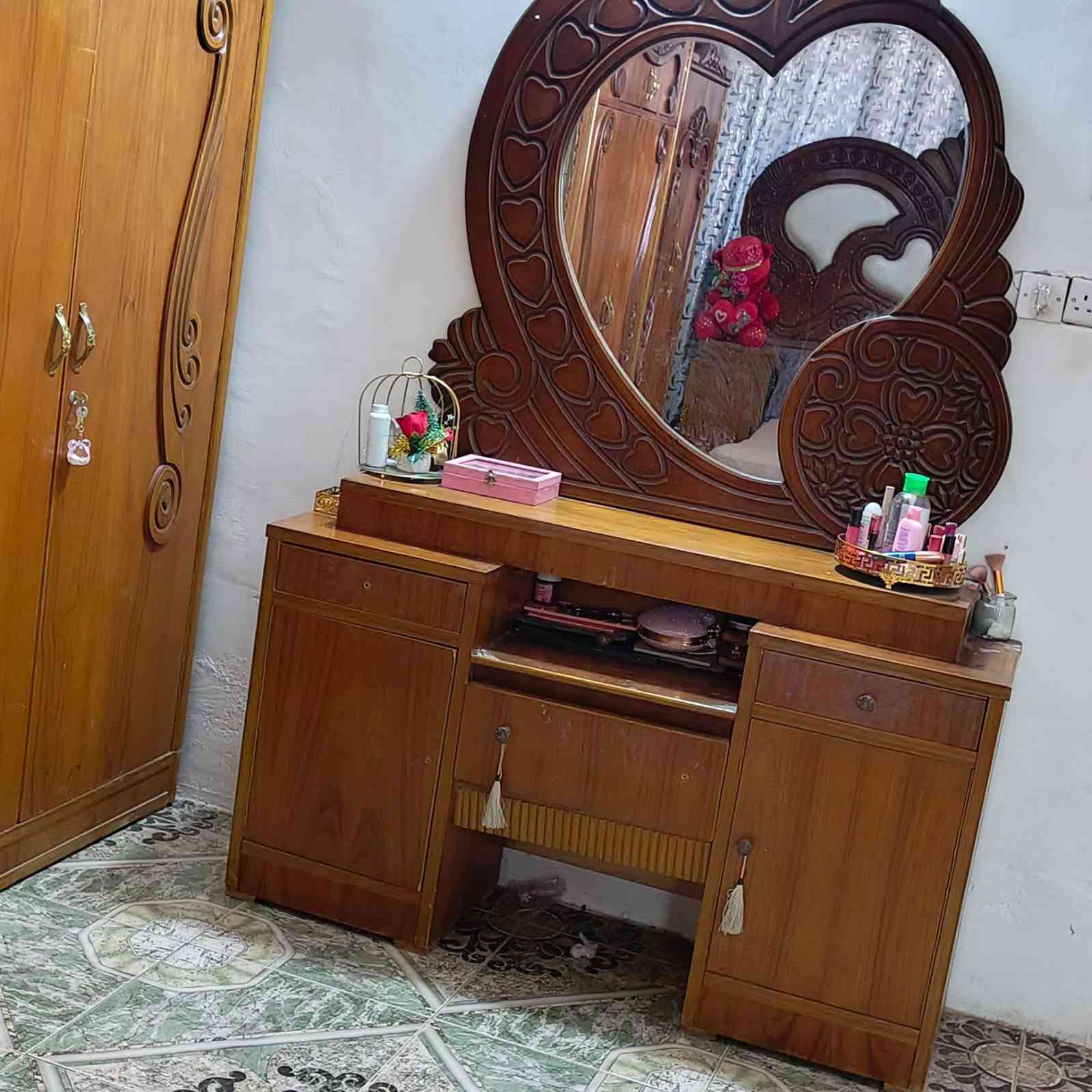 سلام عليكم قرفت اخشاب للبيع السعر 500للستفسار ***********
