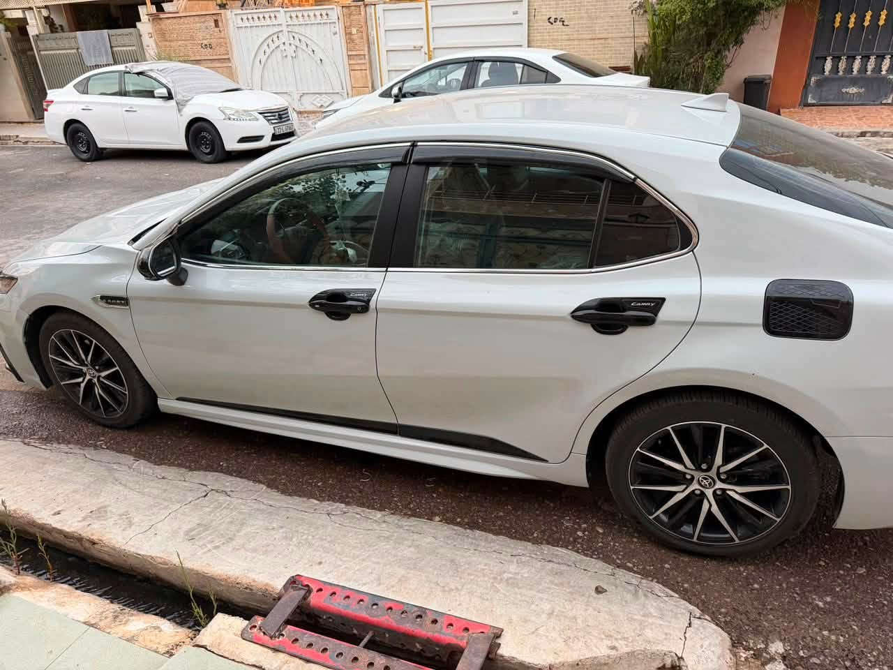 السلام عليكم
كامري 2023 وارد امريكي لون سموك SMOKE
بيها ٣ قطع 
باب السكن من بداية الجاملغ 
والجاملغ صبغ
والبنيد صبغ اثر مال وشم جان بامريكا 
طخم تايرات جديد 
رقم شمالي اربيل باسمي 
سنوية لل٢٩ يلا تنتهي 

مواصفات الSE

كشنات جلد

رادار تحديد مسار 

مثبت سرعة 

شفتات رياضية بالستيرن 

نقطة عمياء بالمرايات 

3 انظمة قيادة ...ECO-NORMAL-SPORT 

ويل كروم 
ورقم الشاصي موجود 

وبعد مليانة مواصفات والكامري غنية عن التعريف والسيارة عليها اضافات حلوة مثل الليد الداخلي مزروع بكل السيارة واضافات سودة ع اليدات واللايت وغيرها 
السيارة ما تصرف عليها دينار واحد جاهزة كامل مكمل تشغل وتتوكل على الله 

السعر المطلوب ٢١٠ وقابل للتفاوض شي بسيط وما مستعجل ابد على بيعها ومكاني متواجد بكركوك واربيل 
هذا رقمي *********** 
***********
