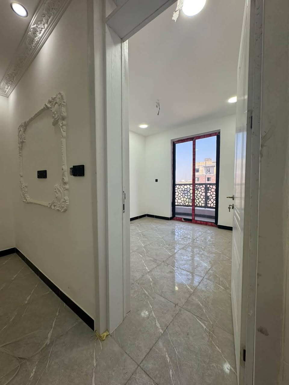 🏡 للبيع شقة سكنية مميزة في الأعظمية – شارع عمر 🏡
اني مالك الشقة

✨ فرصة مميزة للسكن أو الاستثمار في موقع حيوي وممتاز ✨

📍 الموقع: الأعظمية – شارع عمر، بجوار مجمع أزياء الكوخ، مقابل سوبرماركت وفر.

🏠 مواصفات الشقة:طابو ملك صرف
🔹 غرفتين نوم
🔹 صالة
🔹 مطبخ
🔹 حمام
🔹 شقة أمامية
🔹 نظيفة جداً وجديدة، بحالة ممتازة.

الشقة مناسبة للسكن للاستثمار، بوارد إيجاري يصل إلى 600,000 دينار عراقي شهرياً.

🌟 موقع ممتاز، خدمات قريبة، وشقة جاهزة للسكن أو الاستثمار.

📞 للاستفسار والتواصل:
***********

📩 للجادين فقط، يرجى التواصل على الرقم أعلاه.
او على الخاص
#شقق_للبيع #الأعظمية #شارع_عمر #عقارات_بغداد #استثمار_عقاري #شقة_للبيع
