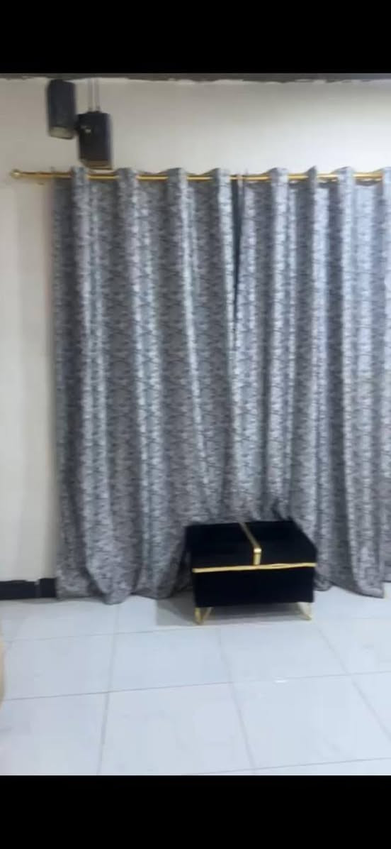 طخم قنفات نظيفات اثنين كبار واثنين صغار مع الطبلة للبيع السعر 175  للأستفسار الاتصال على ***********
