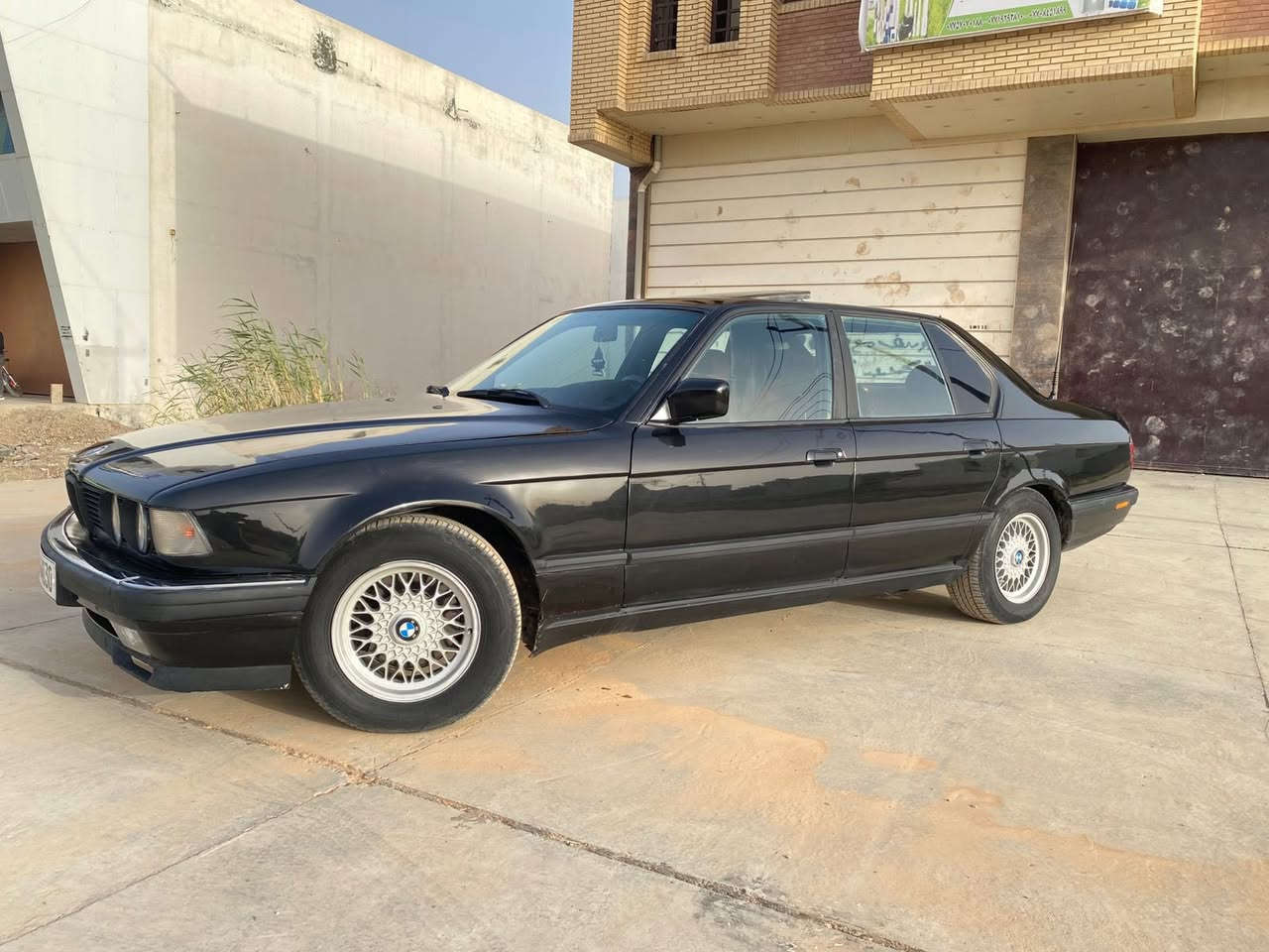 سلام عليكم 
BMW 730
 رقم بغداد دولي شرط التحويل. محرك بلاد + كير أوتوماتيك مكفولات منضومه تبريد جديده ثلج ❄️ 
حداديه امامي خلفي ويل كب خليه كهربائيات كلها شغاله 
غرفه جلد مشمشي كهرباء شغاله كيچات كلها شغاله 
سنتر لوك 4 جام كهرباء تصعيد الجام والسلايت بالسويج  صبغ جماليه بدون حادث 
( بيها منضومه غاز شغاله 100/100) 
مكاني سامراء سعر 60 بيها مجال للشراي 
***********
