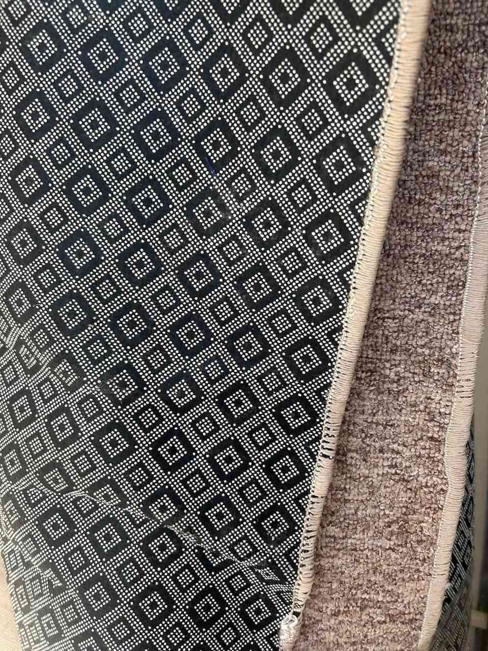 عندي كاربد مستعمل شهرين قطعتين ٤×٣ونص وقطعه ٤×٤ مكينه خياطه كلش نظيف مددات كلش حلو مكاني خانقين  الشراي يجي عل خاص

نص مكتوب في الصور:
- شازلونات ايطالية