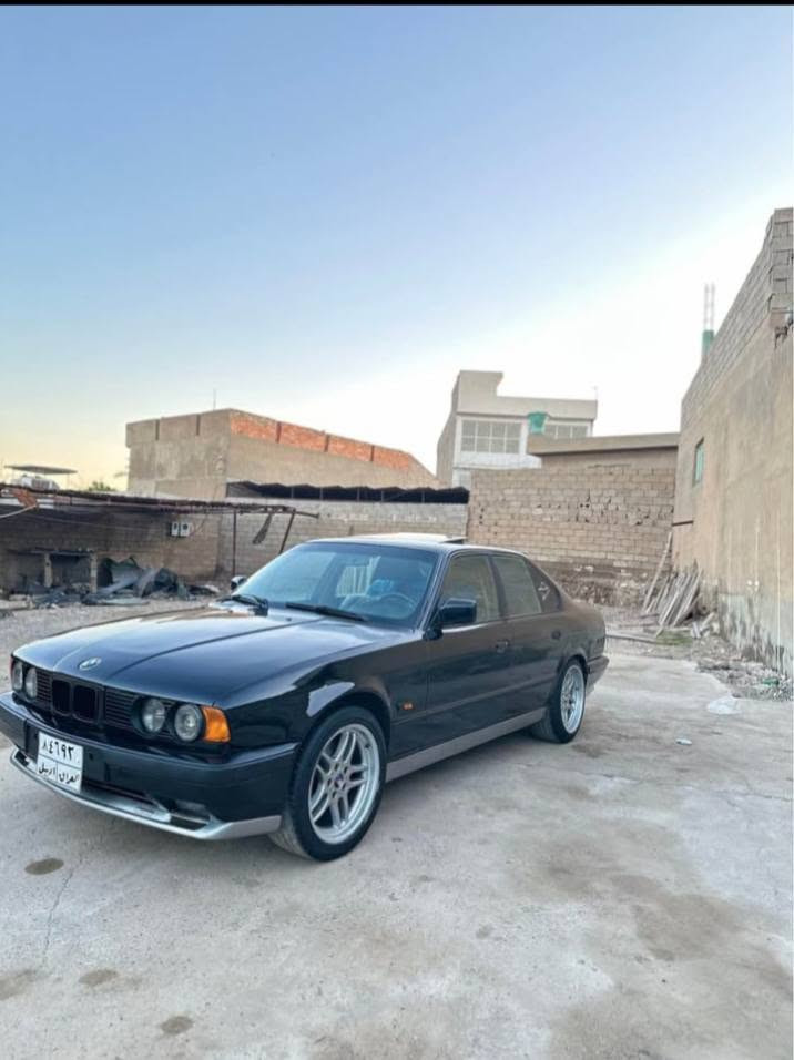 فه رؤشتني خيرا بي ايم 525گير عادي موديل 1992سياره فول فول بس گير عادي
كارباي هه موو ئيش ئه كات ته حول و غرامه به شه رت  چوار جام كارباي سلايت كوشن جلده شاشه ئايپاته ويلا m ناونيشان كركوك 
*********** كركوك, العراق
