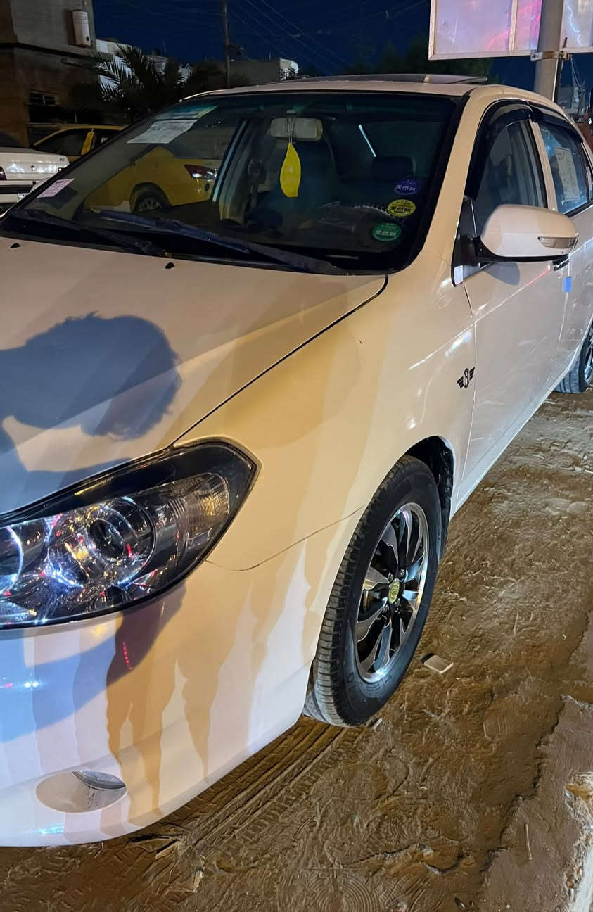 السلام عليكم بي واي دي g3
تخم تاير جديد
ويل كب 
تبريد 
اشاير بل مري 
بصمه
فتحه سقف 
سنويه جديده
سياره جاهزه 
محرك vvtبيكاجو الحديث 
بصمه بيبان 
سياره بيها ملاحضات بسيطه طخطخات وصبغ بل هلالات وبل خشم الامامي مال الجاملغ
سعر46
***********للأتصال
*********** واتساب فقط
