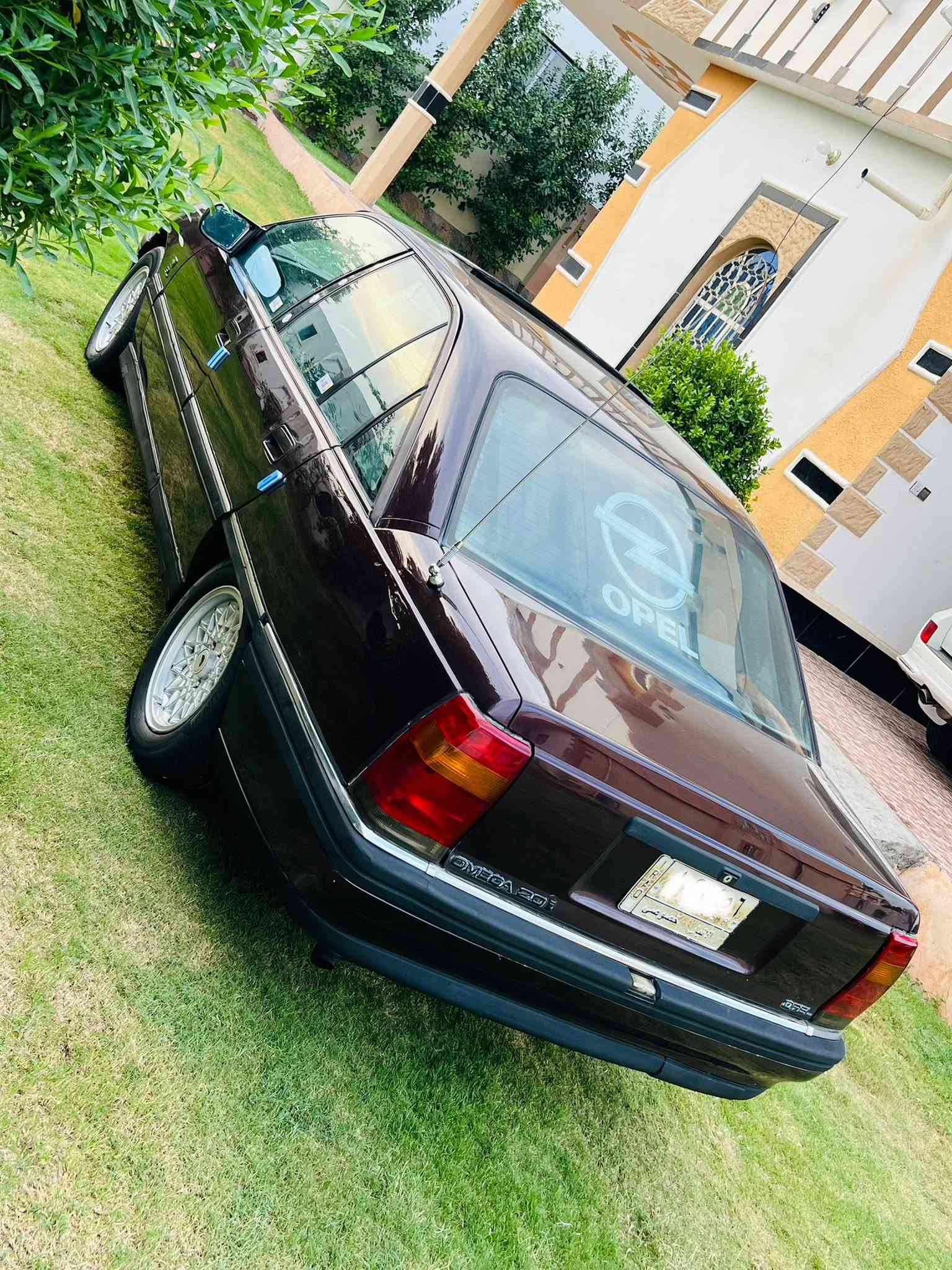 اوميغا • موديل ٩٢ • محرك ٢٠٠٠