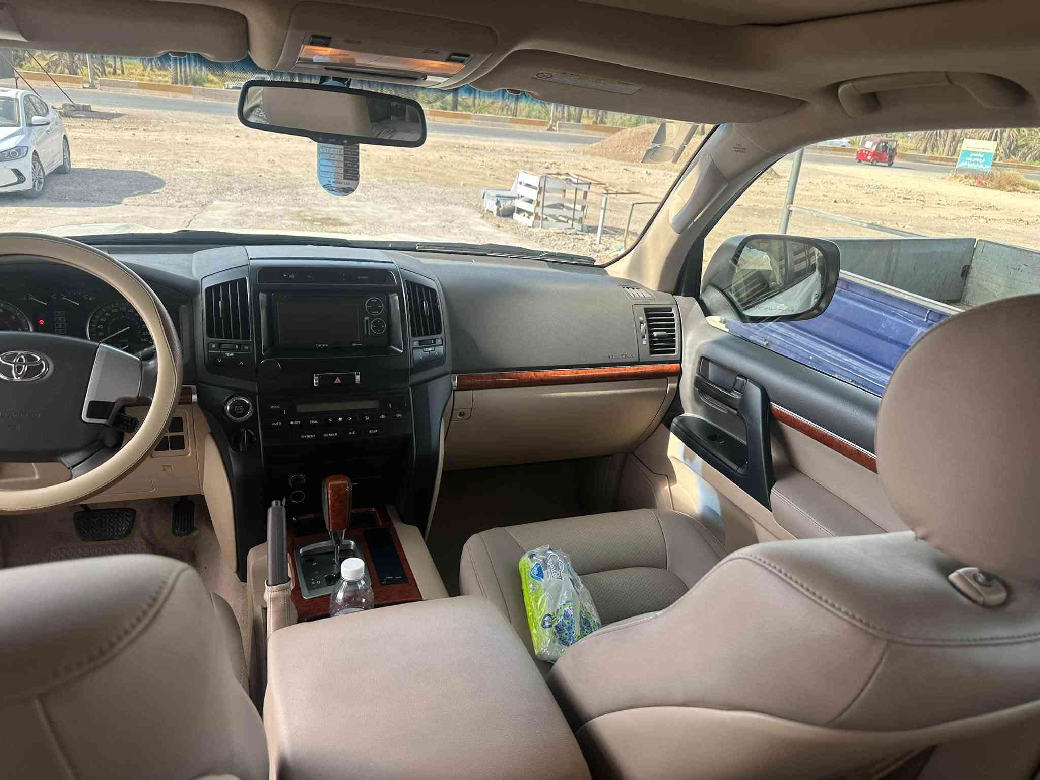 السلام عليكم
للبيع لاندكروز موديل 12 خليجي  G X R v6 

فول مواصفات 
تحكم ستيرن 
كشنات جلد
داخل بيجي ملكي
بصمة 
ثلاجة
سلايت 
جام اوتو
لايت زنون 
كشن كهرباء 
تخم تاير وتخم دسك جديد 
صدر اماي خلفي جديد 
تبريد ثلج 
السيارة بحالة الوكالة كتلوكات الشركة بيهة موجودة
ماشية 130 حقيقي
السعر 340
للأستفسار اكثر رقمي ***********

