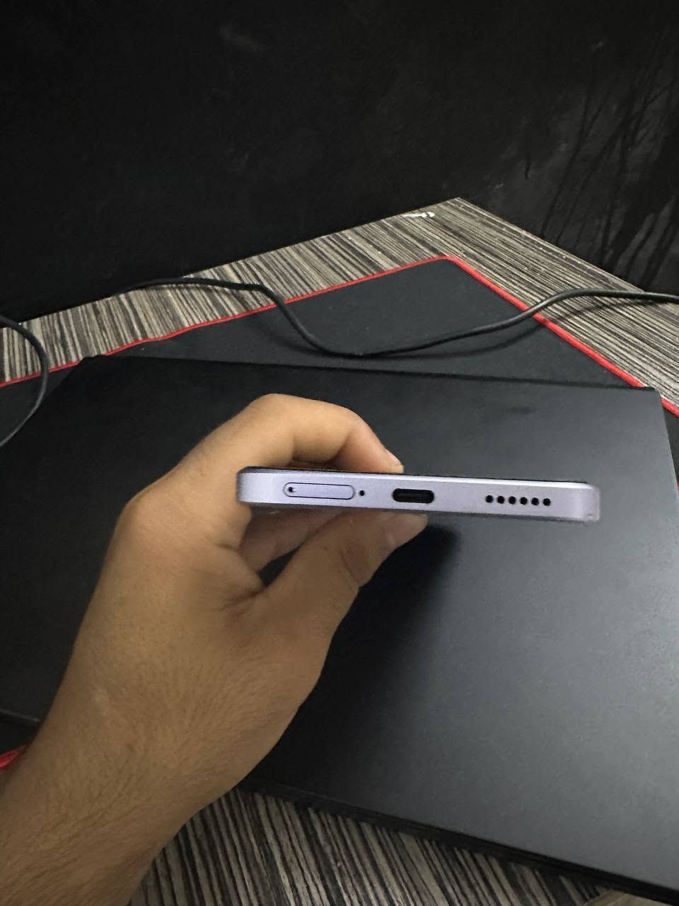 ريدمي نوت 15 برو 5G
المواصفات الأساسية

الشاشة: 6.83 إنج AMOLED 1.5K - 120Hz - سطوع 3200 nits
المعالج: Dimensity 7400-Ultra 4nm
الرام / الذاكرة: 8GB + 256GB / 12GB + 512GB
الكاميرا الخلفية: 200MP أساسية OIS + 8MP واسعة
الكاميرا الأمامية: 20MP
البطارية: 6580mAh - شحن 45W - شحن عكسي 22.5W
النظام: Android 15 - HyperOS 2
الحماية: Gorilla Glass Victus 2 - ضد الماء IP68/IP69K - يتحمل غمر 2 متر 24 ساعة
الاتصال: 5G + eSIM + NFC + IR + بصمة بالشاشة
جهاز جديد دورات الشحن 90 نضيف 100% الخلل الوحيد البي كامرته الاساسيه الداخليه مكسورة فقط سعر تبديلها 35 بسس الجهاز داخل الضمان يجي وياه كارتونه + سماعات ضمان سنه + كيبل 
سعره 350 الف علما انو سعر الجديد الان 460 الف 
مكاني الكاظمية شارع النواب رقمي 
***********  اتصال + واتساب
