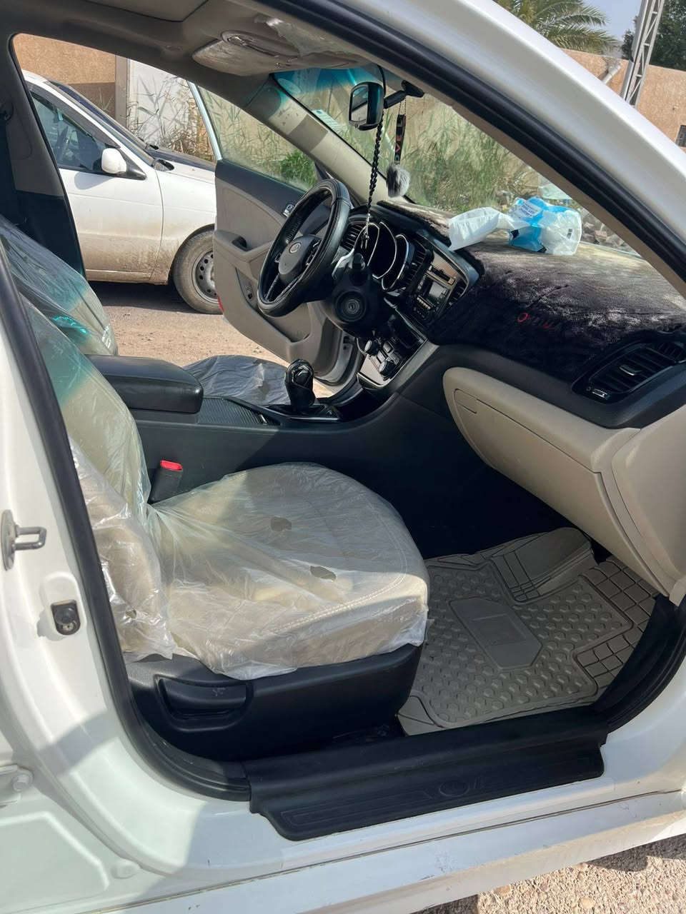 سلام عليكم  
اوبتيما 2012 للبيع رقم اربيل 2400 فول مواصفات ماعدا البصمه بيه بارد ب جاملغ الامامي والخلفي على كد شبر عنوان السياره بغداد ابو غريب السعر 125 وبيه مجال لشراي
***********

