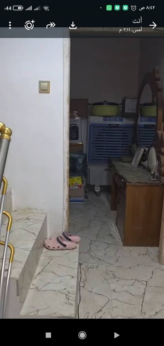 دار٥٠ مربع طابقين حي النداء قريب لشارع بيتي
طابق ثاني ٢ غرف نوم وصاله 
بناء درجه اولى طابوق جمهورري بناء صب مركزي 
السعر٥٥ مع المجال قابل للتفاوض (***********)
