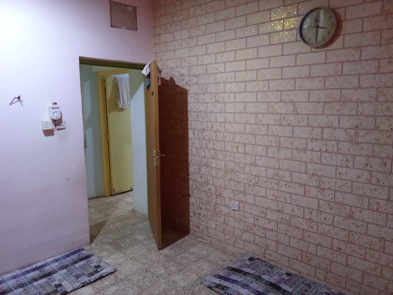 شقه نضيفه • غرفتين • طابق رابع