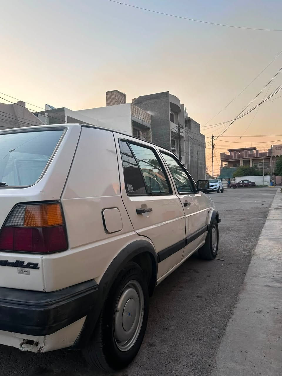 للبيع – فولكس واغن كولف عضم بلاديه موديل 1991

🚗 الموديل: 1991
✅ النظافة: 90%
✅ بدون صبغ

الحالة الميكانيكية
* الكير والمكينة بحالة ممتازة، 
* شادهن جديد 
* فيتبم جديد.
* صدر أمامي وخلفي جديد.
* بلكات جدد
* راديتر جديد.
* التبريد شغال نقص بس صونده مكسوره

الملاحظات:

* السيارة تحتاج تخم تايرات.
* تحتاج كهربائيات.

· السعر 40 مجالها حك الجيه ✅

📞 للاستفسار: ***********
