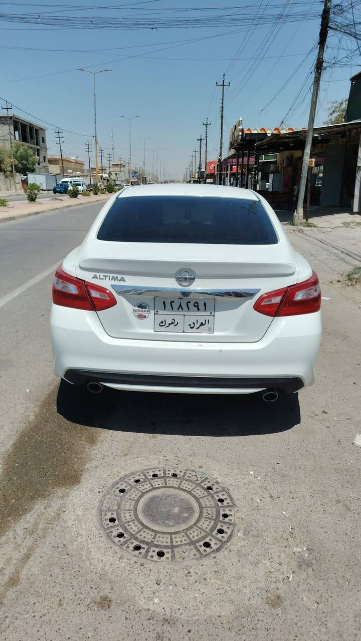 السلام عليكم نيسان التيما ٢٠١٧ اربع قطع اكلير فقط بدون دواخل  كير محرك شرط تبريد و حجر كزوز  شركة سيارة نظيفة ***********
