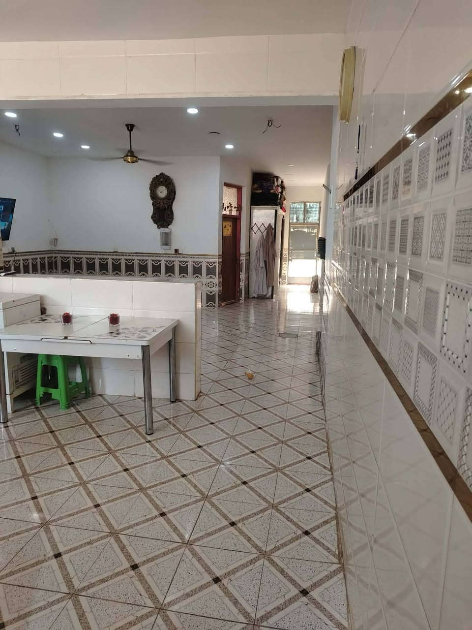 بيت للبيع دوانم النهروان خلف البانزيخانه مال الفين
مساحة 350 متر مع اغراض كاونتر مع غرقة نوم مع 3 تانكيات مع 2 كيزرات 
اوباقي التفاصيل اتصل ع الرقم *********** بي واتساب
