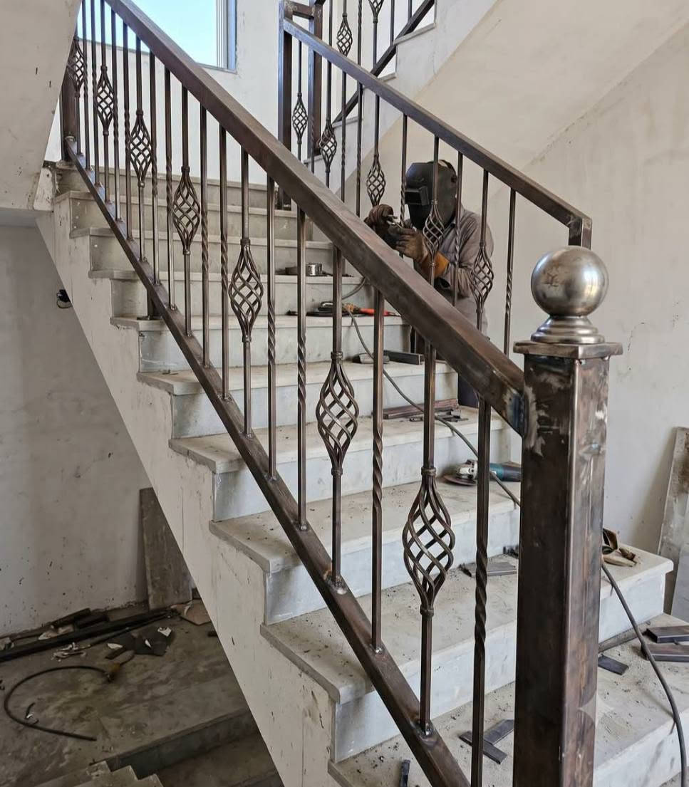 سلام عليكم
لعمل جميع موديلات حديثه هندسيه

 قمريه وبيبان ومحجرات ومراجيح ودرج  
تواصل واتساب ***********
