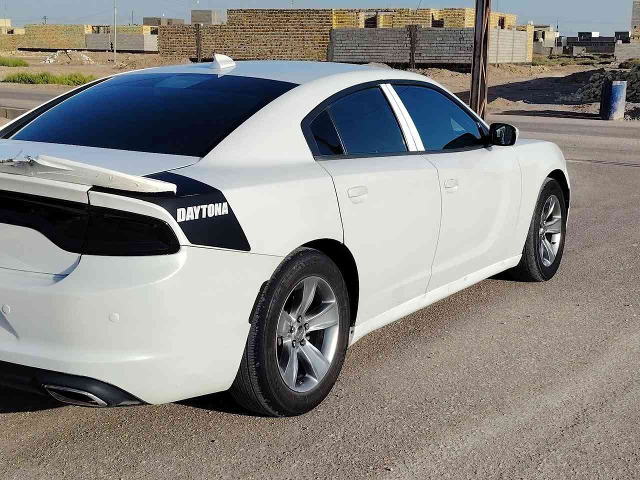 سلام عليكم دوج جارجر موديل 2015 اصل بيه 3 قطع حادثه مال أمريكا 2 وجاملغ خلفي جهت سايق مكاني بابل شوملي سيارة حلوه ونضيفه السعر 153$ و بيه مجال حك جيه /***********//***********

