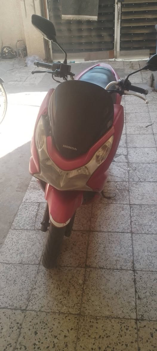 سلام وعليكم دراجه بيسي اكس جيل اول دراجه كله بلادي للعلم دراجه جارده مكينه حيل ناعمه نقصه ستان بس كله شغاله 850  وبيه مجال قليل الشعله هاتف ***********
