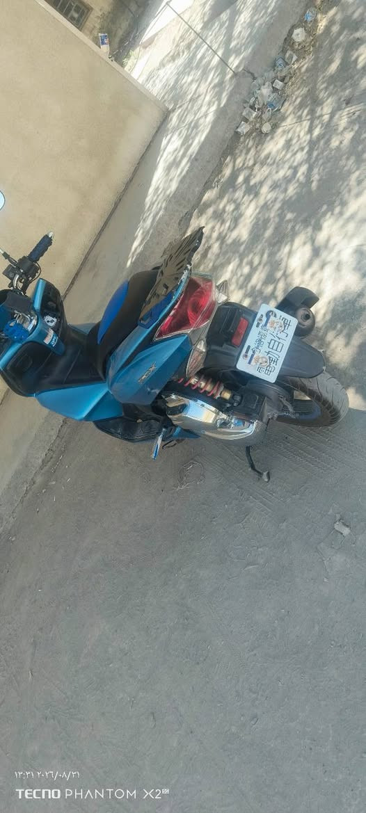 السلام عليكم دراجة pcx جيل الاول الدراجة كفالة عامة كلشي شغال بيها لون مميز بيها تزويد نيكل والصفاح مال البجم كاربون فايبر الدراجة لون مميز لون جويتي على سمائي دبلات نيكل تزويد سيباية السعر مليون وستمية ١٦٠٠ رقم الهاتف *********** متوفر واتساب وفيس العنوان ديالى بعقوبة المركز
