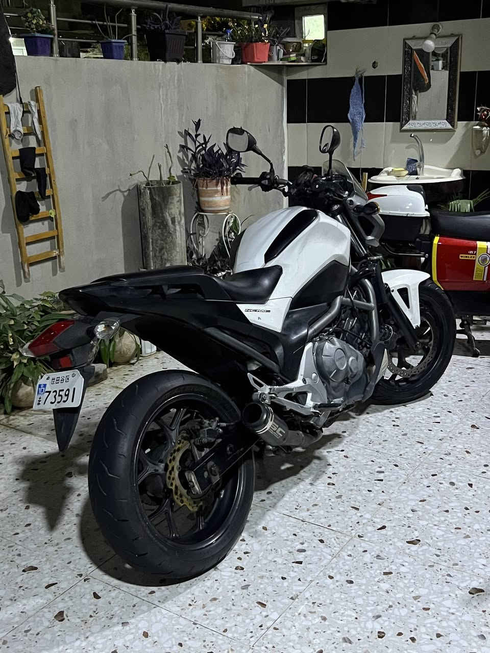 السلام عليكم شباب للبيع هوندا nc700s موديل 13 محرك 700cc بستمين نوزل كلش اقتصاديه مكفوله كفاله عامه وارد يابان ماشيه 33 الف حقيقي الدارجه مامتعوبه دهن كله موتل تايرات امامي خلفي جديد السعر 23 ورقه وبيه مجال بسيط مكاني كركوك للاستفسار اكثر بدون اوراق ***********
