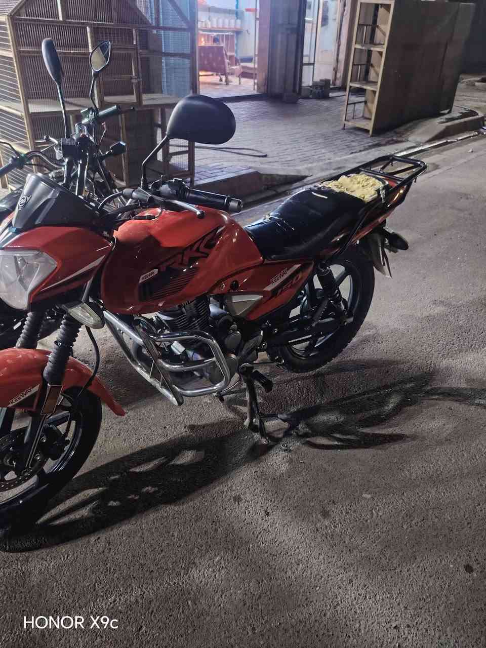 السلام عليكم  موطور للبيع موديل 2021 اتصل ***********

نص مكتوب في الصور:
- HONOR X9c