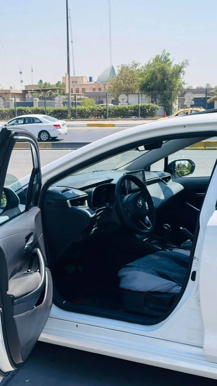.السلام عليكم
كورلا ٢٠٢٣ ساز كفاله عامة من الصبغ 
بانزين 
تحكم ستيرن 
شاشة 
سلايت 
حساسات 
تبريد قطعتين 
كامره دواره 
السياره جديده بمعنى الكلمة 
مكان السياره بغداد البلديات 
السعر ١٦٨ 
***********
