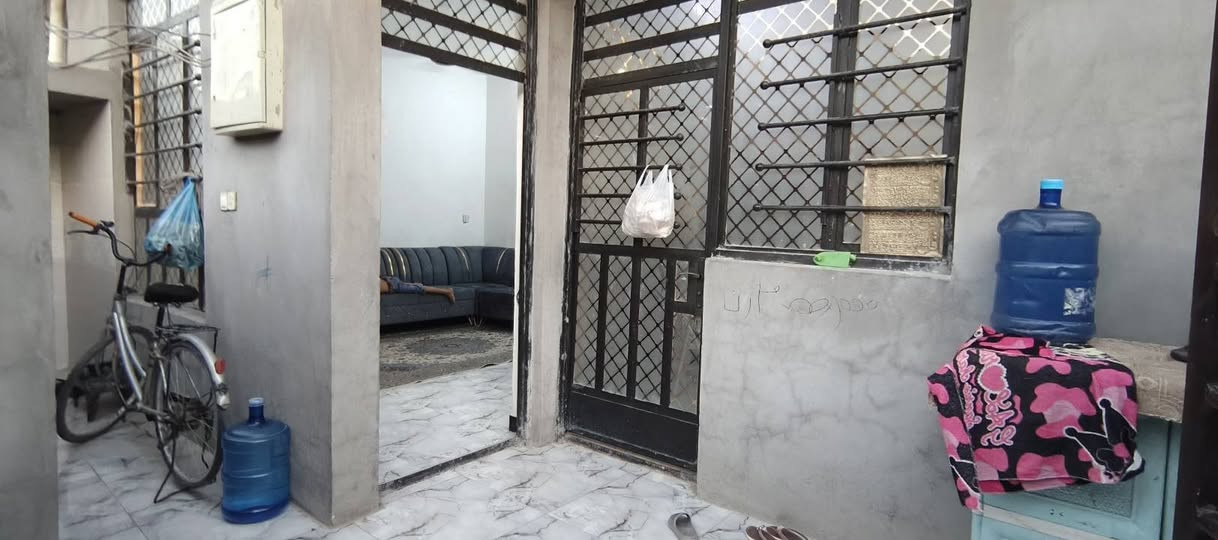 المساحة: 100 متر مربع.
​حالة البناء: حديث (سنتين تقريباً)، بناء نظيف ومتين لا يحتاج أي ترميم أو مصاريف إضافية.
​التشطيب: جاهز قفل للسكن المباشر.
​الخدمات: متوفرة بالكامل وفي موقع ممتاز.
​ للمعاينة والتواصل لمعرفة التفاصيل والسعر:
[أ***********]
