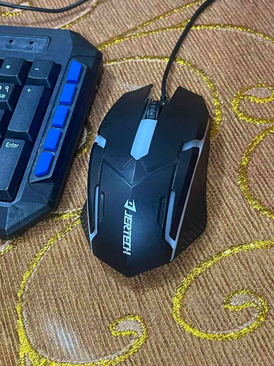 السلام عليكم 

كيبورد + ماوس RBG للبيع  GAMEING🎮
* كيبورد SUNJOY Gaming (عربي + إنكليزي)
* ماوس Jertech Gaming
* توصيل USB
* شغالات 100% بدون أي مشاكل الله شاهد
* استخدام خفيف وحالتهن جدًا نظيفة
* يشتغلون على الكونسل الاكس بوكس و ps4/5 وعلى pc ايضاً 
عنواني بغداد الشعب 
رقمي ***********
السعر ثنينهم ب 35 وبيهم مجال للطيبين
