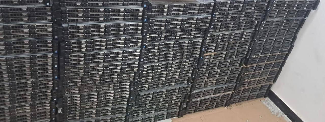 Dell R730xd 
CPU 10-core dual
Hard 3.5 4TB *12 = 48 TB
Ram 16GB*2 =32 GB 
Hard SAS 2.5 1TB *2= 2TB
Dual power supply 750w
NIC card: 2-port Ethernet 1 GB and 2-port fiber 10 GB
Used Like New
نظافة 95%
WhatsApp ***********
#Server #R730XD #Harddrives #4TB #DellR730 #iraq #storage #network #networking #CCTVCamera #VoIP #R730 #erbil #Baghdad #INTERNET #datacenter #ISP
