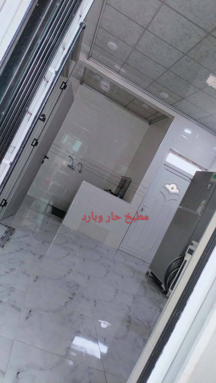 السلام عليكم ورحمه الله وبركاته
بيت للبيع قوسيات شارع دهوك القديم خلف الصناعه وقريب عالسوق والشارع العام مساحة 160البيت طابقين مكون من 5غرف نوم ومطبخ حار وبارد  ومشتملات وهول داخلي وخارجي بناء حديث 
السعر 85وبيه مجال
***********
***********
