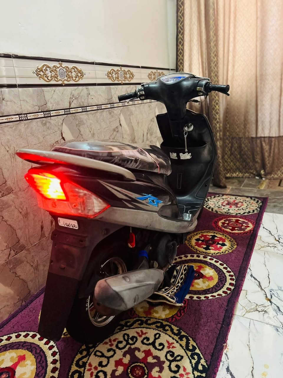سلاام عليكم دراجه ماكس عدله نضيفه وتخبلل بلاديه من طول للطول مكينه مامفتوحه بلاديه شلعه ومعدل ونضافه كدام عينك بس عوزه سلف ولباقي كله شغل والوياله مو وياه موجودات البلاديات مالاته سعر 800 وبيه مجال هذا رقم صاحب الدراجه ***********
