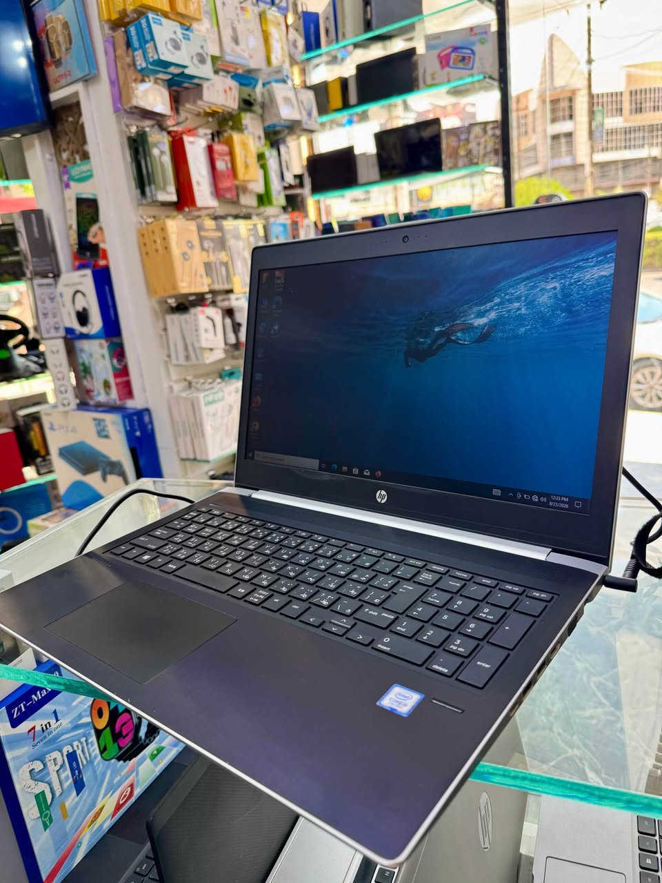 لابتوب core I 5 الجيل السابع
Ram 8 GB DDR4 قابل للتطوير 
هارد تخزين 256 SSD قابل للتطوير مع إمكانية إضافه هارد ثاني 
شاشه كبيرة بدقة عاليه حجم 15.6
كرت شاشه داخلي ٤ كيكا 
لابتوب نحيف جدا slim 
فق بسعر 215 الف دينار 
Fox store 
موصل الزهور 
***********
***********
يتوفر توصيل جميع محافظات العراق ٥ الف دينار فقط 🚚🚛 موصل, نينوى
