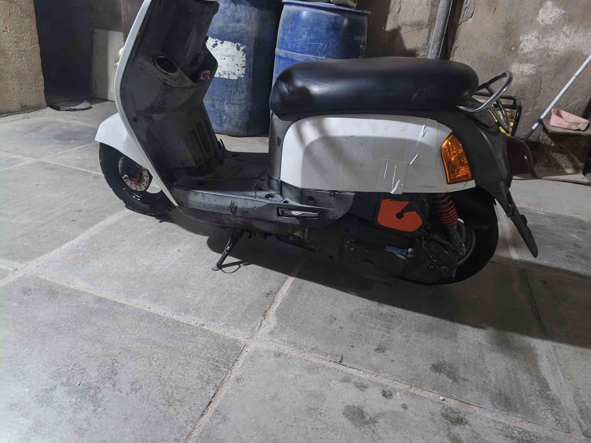 بوليس • نضيفة • مختمة
