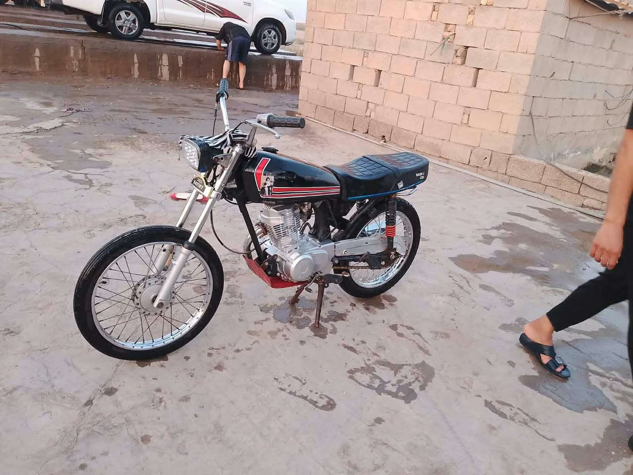 سلام عليكم دراجه للبيع نامه ما مفتوحه دراجه نضيفه ٠الشراي يجي خاص مكاني عماره الماجديه بدون
